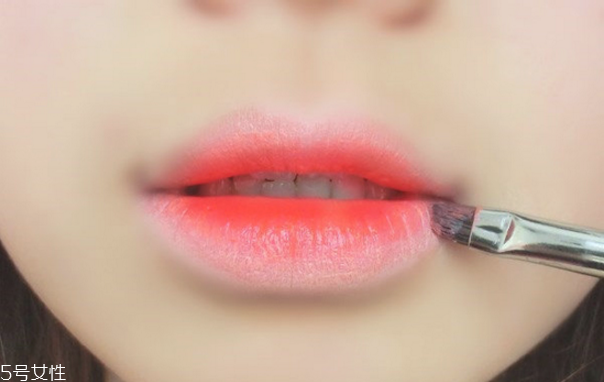 紅唇怎么畫好看 一支唇膏打造八種唇妝 紅唇怎么畫好看 一支唇膏打造八種唇妝