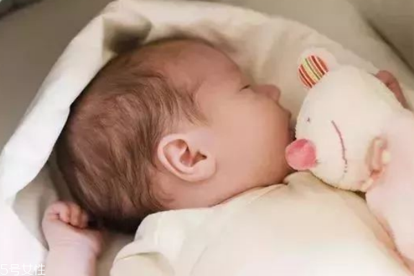 立冬來臨新生寶寶如何保暖 立冬來臨新生寶寶如何保暖