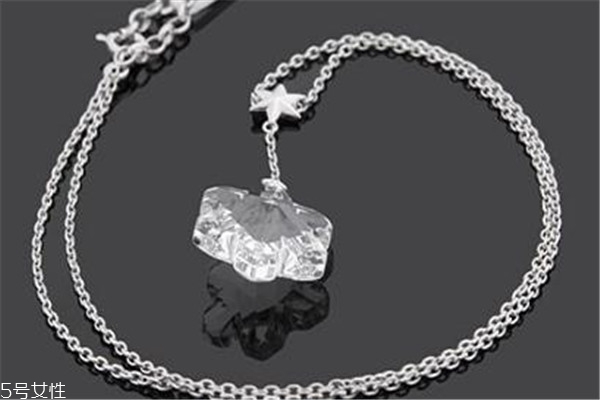 銀項(xiàng)鏈可以用水洗嗎 不要長(zhǎng)期碰水 銀項(xiàng)鏈可以用水洗嗎 不要長(zhǎng)期碰水