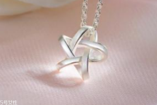 銀項(xiàng)鏈可以用酒精洗嗎 有一定消毒作用 銀項(xiàng)鏈可以用酒精洗嗎 有一定消毒作用