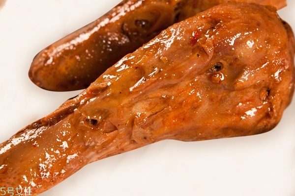 鴨頭怎么吃 這樣吃才是對(duì)的 鴨頭怎么吃 這樣吃才是對(duì)的