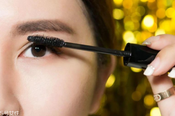 睫毛膏刷頭用什么好 弧形vs直形vs錐形vs海膽形 睫毛膏刷頭用什么好 弧形vs直形vs錐形vs海膽形