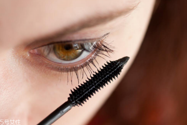 紫色睫毛膏給人什么感覺 紫色睫毛膏適合什么人 紫色睫毛膏給人什么感覺 紫色睫毛膏適合什么人