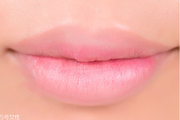 涂唇釉的方法 唇釉這樣涂最好看 涂唇釉的方法 唇釉這樣涂最好看