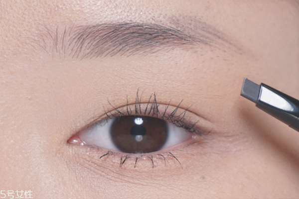 英氣眉怎么畫 英氣眉畫法 英氣眉怎么畫 英氣眉畫法