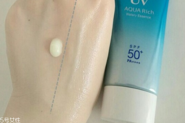 防曬霜大瓶好還是小瓶好 化學(xué)防曬用小瓶更好 防曬霜大瓶好還是小瓶好 化學(xué)防曬用小瓶更好