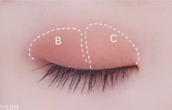 情人節(jié)化什么眼妝 約會眼妝畫法 情人節(jié)化什么眼妝 約會眼妝畫法