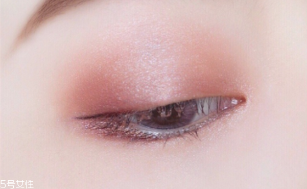 情人節(jié)化什么眼妝 約會眼妝畫法 情人節(jié)化什么眼妝 約會眼妝畫法