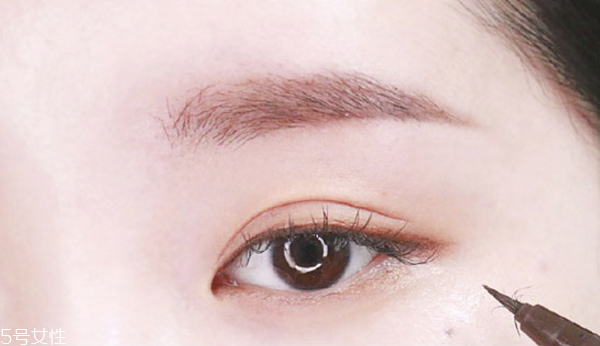 情人節(jié)化什么眼妝 約會眼妝畫法 情人節(jié)化什么眼妝 約會眼妝畫法