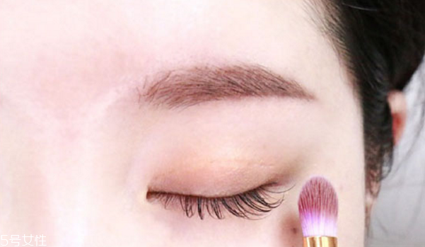 情人節(jié)化什么眼妝 約會眼妝畫法 情人節(jié)化什么眼妝 約會眼妝畫法