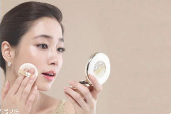 夏天用什么氣墊不脫妝 這樣讓氣墊更自然更持久 夏天用什么氣墊不脫妝 這樣讓氣墊更自然更持久
