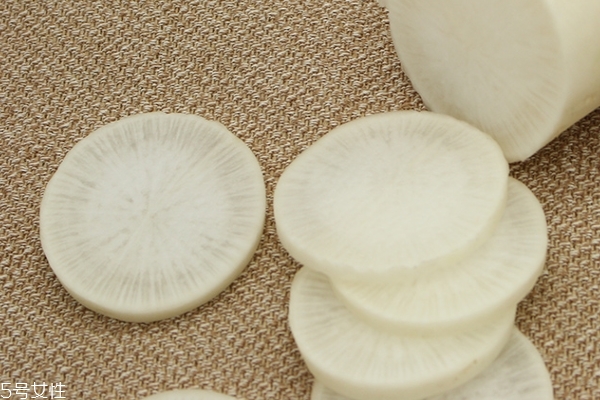 白蘿卜可以生吃嗎 生吃功效多 白蘿卜可以生吃嗎 生吃功效多