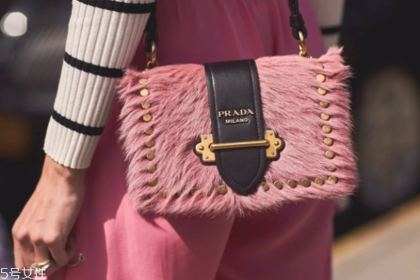 單肩包和斜挎包區(qū)別 要學會區(qū)分清楚 單肩包和斜挎包區(qū)別 要學會區(qū)分清楚