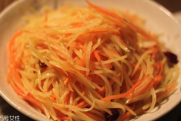 胡蘿卜為什么甜 因?yàn)樗缓穷?lèi)