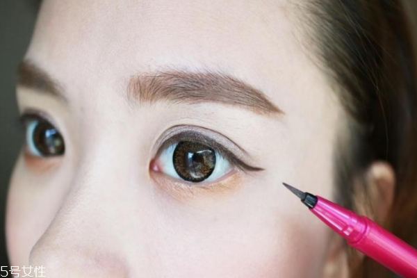 棕色眼線筆適合什么人 不適合內(nèi)雙和黃皮 棕色眼線筆適合什么人 不適合內(nèi)雙和黃皮
