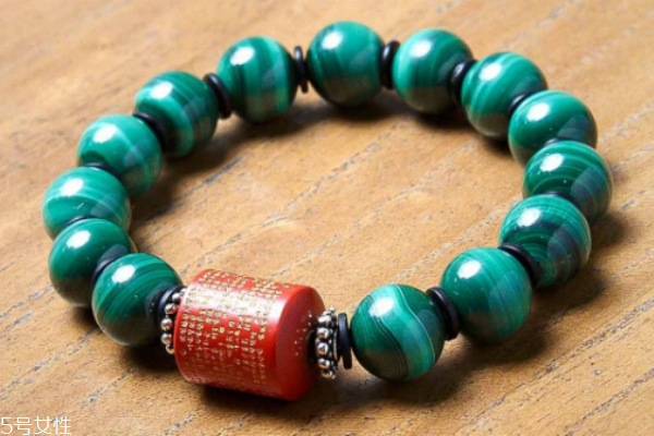 孔雀石手串多少錢一克 不算特別貴 孔雀石手串多少錢一克 不算特別貴