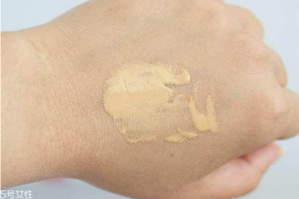 粉底液為什么不持妝 這樣做讓你一整天不脫妝 粉底液為什么不持妝 這樣做讓你一整天不脫妝