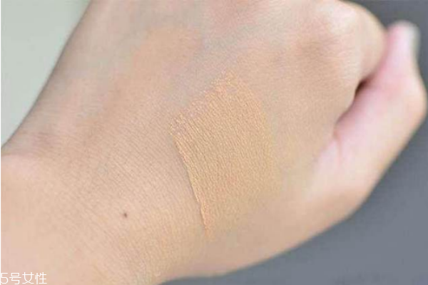 粉底液為什么不持妝 這樣做讓你一整天不脫妝 粉底液為什么不持妝 這樣做讓你一整天不脫妝