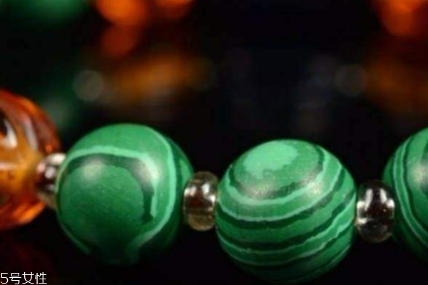 孔雀石可以碰水嗎 盡量不要這樣做 孔雀石可以碰水嗎 盡量不要這樣做