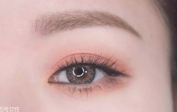 怎么化妝不會掉妝 不暈妝的小技巧 怎么化妝不會掉妝 不暈妝的小技巧