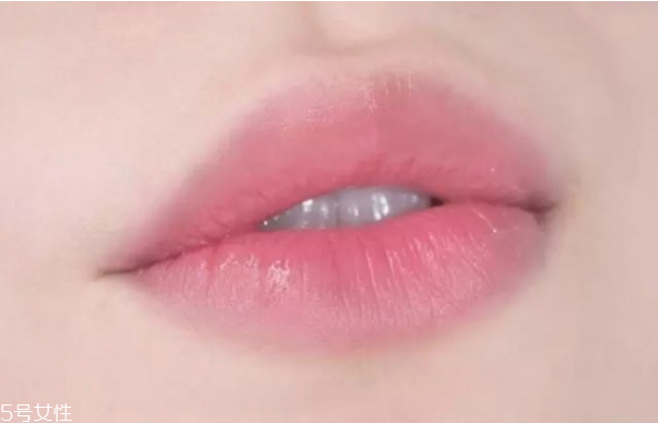 怎么化妝不會掉妝 不暈妝的小技巧 怎么化妝不會掉妝 不暈妝的小技巧