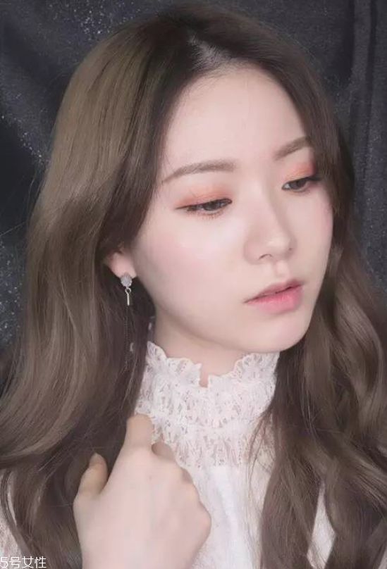 怎么化妝不會掉妝 不暈妝的小技巧 怎么化妝不會掉妝 不暈妝的小技巧