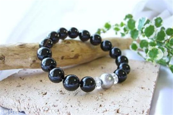 黑水晶和黑曜石區(qū)別 不要弄混了 黑水晶和黑曜石區(qū)別 不要弄混了