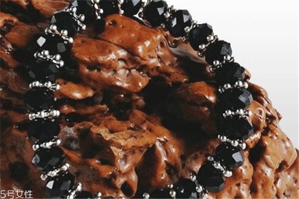 黑水晶和黑曜石區(qū)別 不要弄混了 黑水晶和黑曜石區(qū)別 不要弄混了