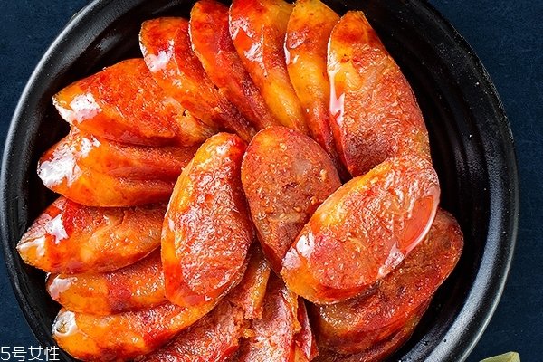 香腸為什么要放白酒 放了好處多多 香腸為什么要放白酒 放了好處多多