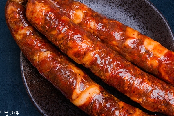 香腸為什么要放白酒 放了好處多多 香腸為什么要放白酒 放了好處多多