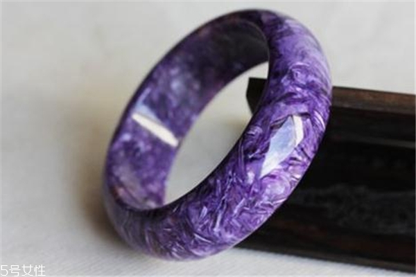 紫龍晶的功效與作用 幫你告別負(fù)面情緒 紫龍晶的功效與作用 幫你告別負(fù)面情緒