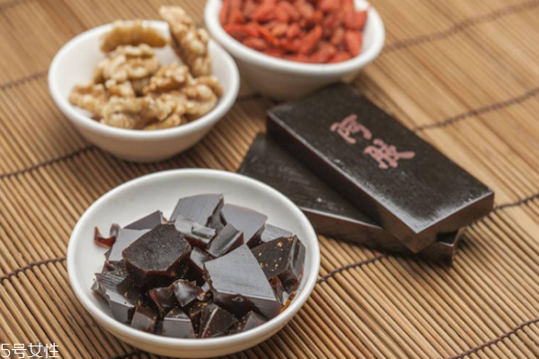 阿膠容易碎是假的嗎 優(yōu)質(zhì)阿膠十分易碎 阿膠容易碎是假的嗎 優(yōu)質(zhì)阿膠十分易碎