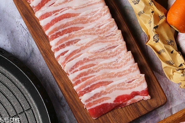 五花肉為什么要焯水 為了口感更好 五花肉為什么要焯水 為了口感更好