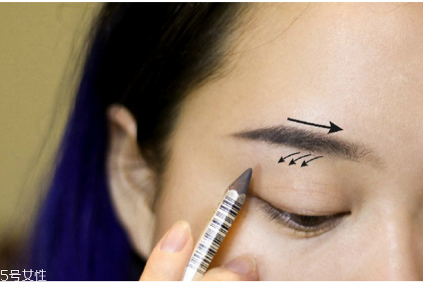 復(fù)古妝怎么畫(huà) 復(fù)古妝容教程