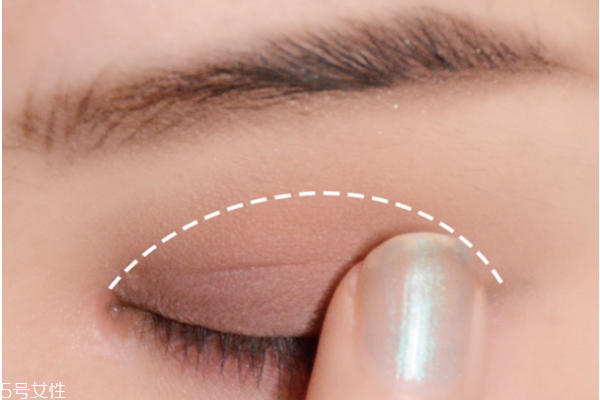 冬日氣質(zhì)妝容教程 冬日最in妝容 冬日氣質(zhì)妝容教程 冬日最in妝容