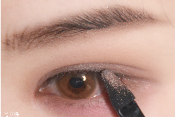 冬日氣質(zhì)妝容教程 冬日最in妝容 冬日氣質(zhì)妝容教程 冬日最in妝容