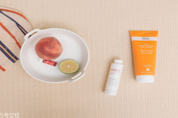 曬斑怎么治才能根除 曬斑是老年斑的前身 曬斑怎么治才能根除 曬斑是老年斑的前身