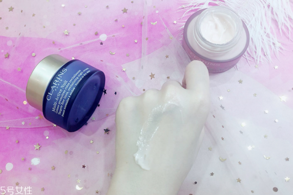 嬌韻詩日霜晚霜怎么樣 白加黑守住青春底線 嬌韻詩日霜晚霜怎么樣 白加黑守住青春底線