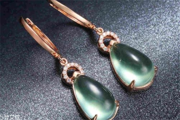 葡萄石的功效與作用 綠色幸運之石 葡萄石的功效與作用 綠色幸運之石