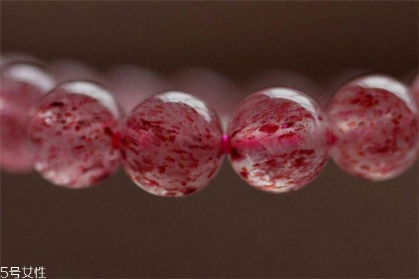 草莓晶和粉晶哪個(gè)好 各自優(yōu)點(diǎn)不同 草莓晶和粉晶哪個(gè)好 各自優(yōu)點(diǎn)不同