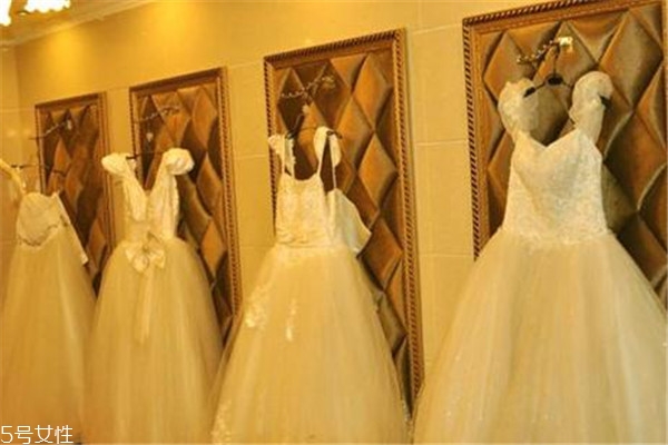 拍婚紗照一般幾套衣服 看個(gè)人情況 拍婚紗照一般幾套衣服 看個(gè)人情況