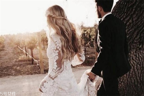 冬天結(jié)婚穿婚紗冷怎么辦 教你幾個小妙招 冬天結(jié)婚穿婚紗冷怎么辦 教你幾個小妙招