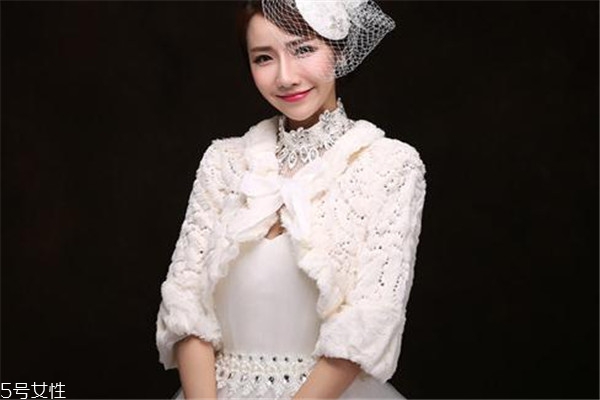 冬天結(jié)婚伴娘穿什么 要注意保暖 冬天結(jié)婚伴娘穿什么 要注意保暖