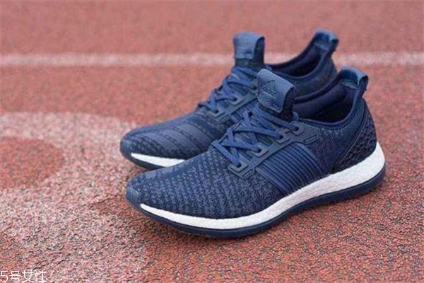 阿迪達(dá)斯boost底怎么清洗 輕松應(yīng)對發(fā)黃問題 阿迪達(dá)斯boost底怎么清洗 輕松應(yīng)對發(fā)黃問題