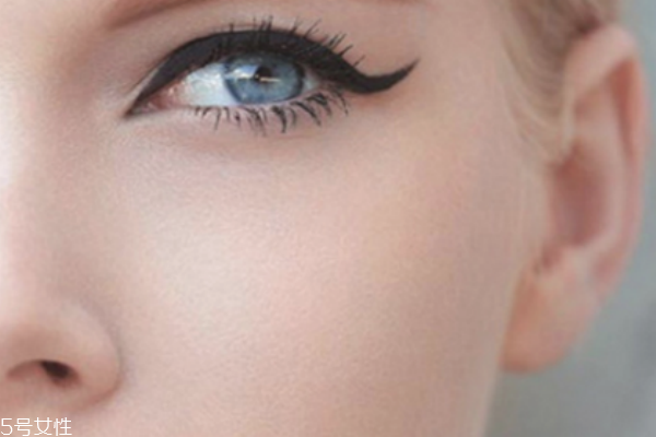 雙眼皮怎么畫眼線 雙眼皮畫眼線步驟 雙眼皮怎么畫眼線 雙眼皮畫眼線步驟