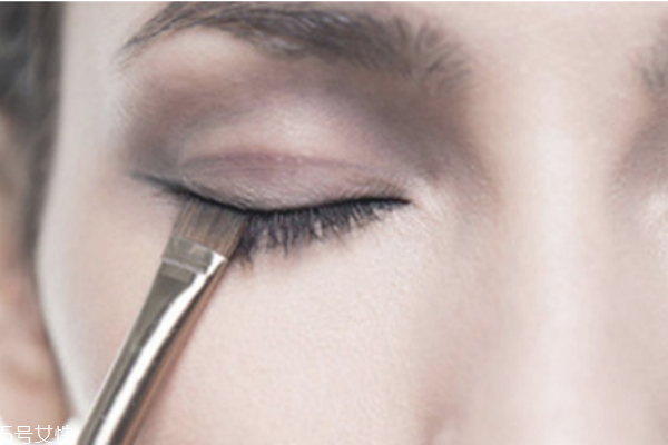 雙眼皮怎么畫眼線 雙眼皮畫眼線步驟 雙眼皮怎么畫眼線 雙眼皮畫眼線步驟