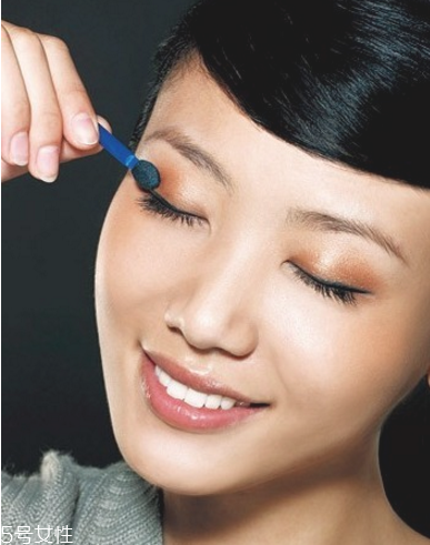 雙眼皮怎么畫眼線 雙眼皮畫眼線步驟 雙眼皮怎么畫眼線 雙眼皮畫眼線步驟