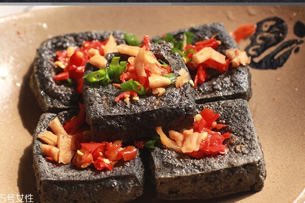 臭豆腐要泡鹵水里多久 這個不一定 臭豆腐要泡鹵水里多久 這個不一定