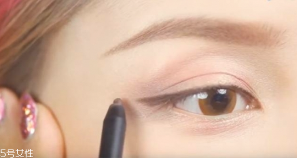 外雙眼皮怎么化妝好看 雙眼皮眼線畫法步驟 外雙眼皮怎么化妝好看 雙眼皮眼線畫法步驟
