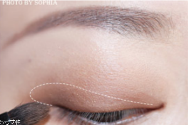 穿旗袍化什么妝 復古眼妝教程